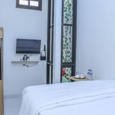 Laswi Syariah Guest House Бандунг Екстериор снимка