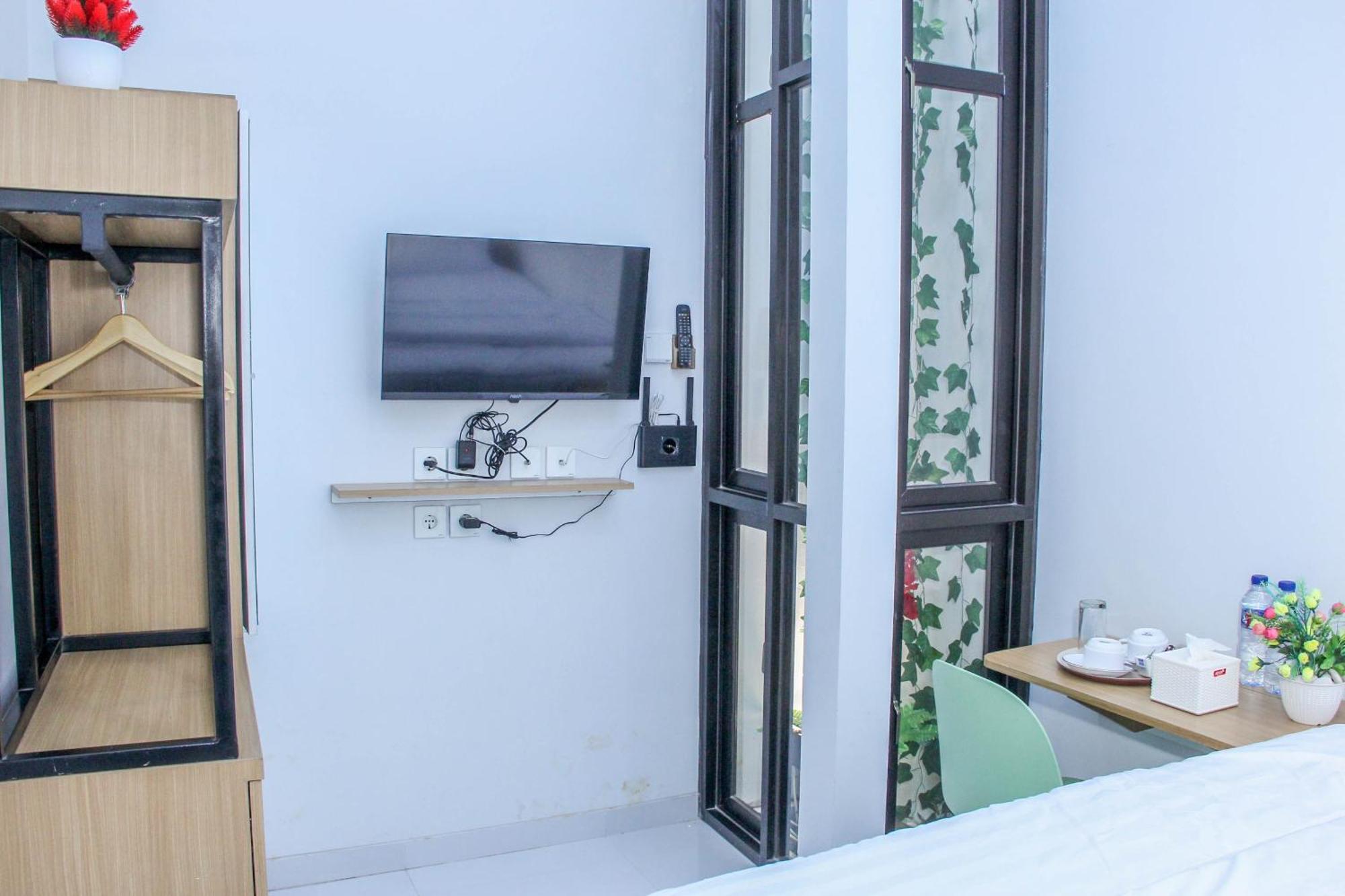 Laswi Syariah Guest House Бандунг Екстериор снимка