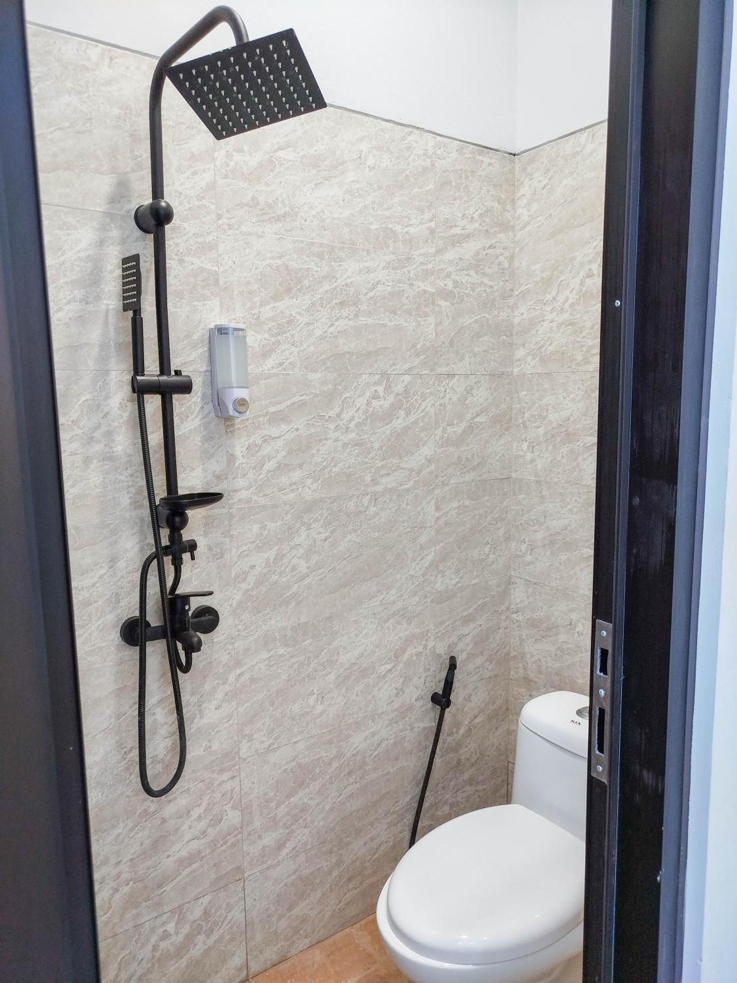 Laswi Syariah Guest House Бандунг Екстериор снимка