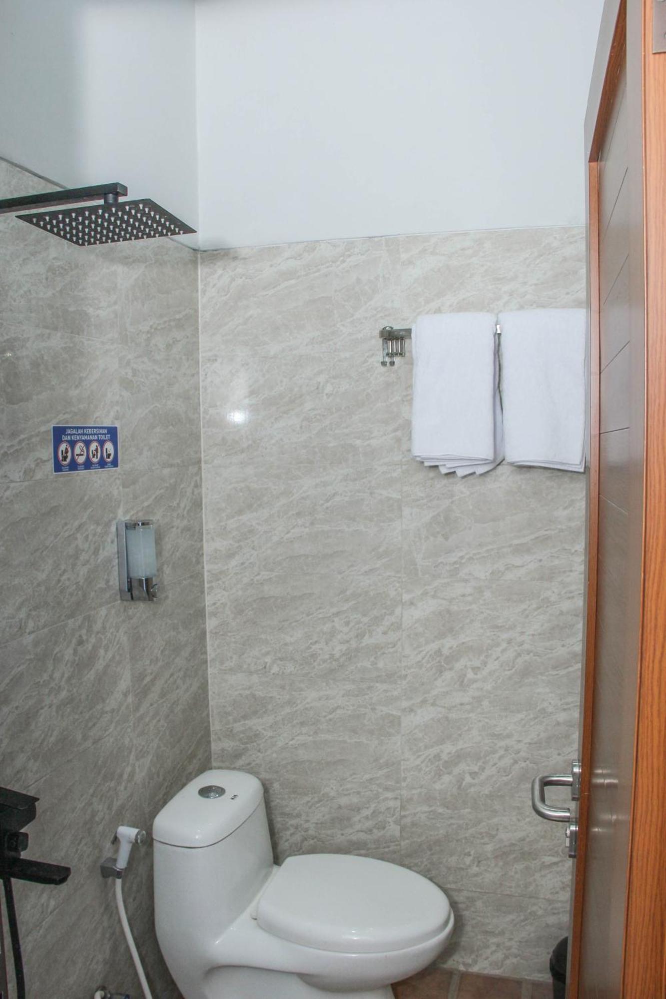Laswi Syariah Guest House Бандунг Екстериор снимка