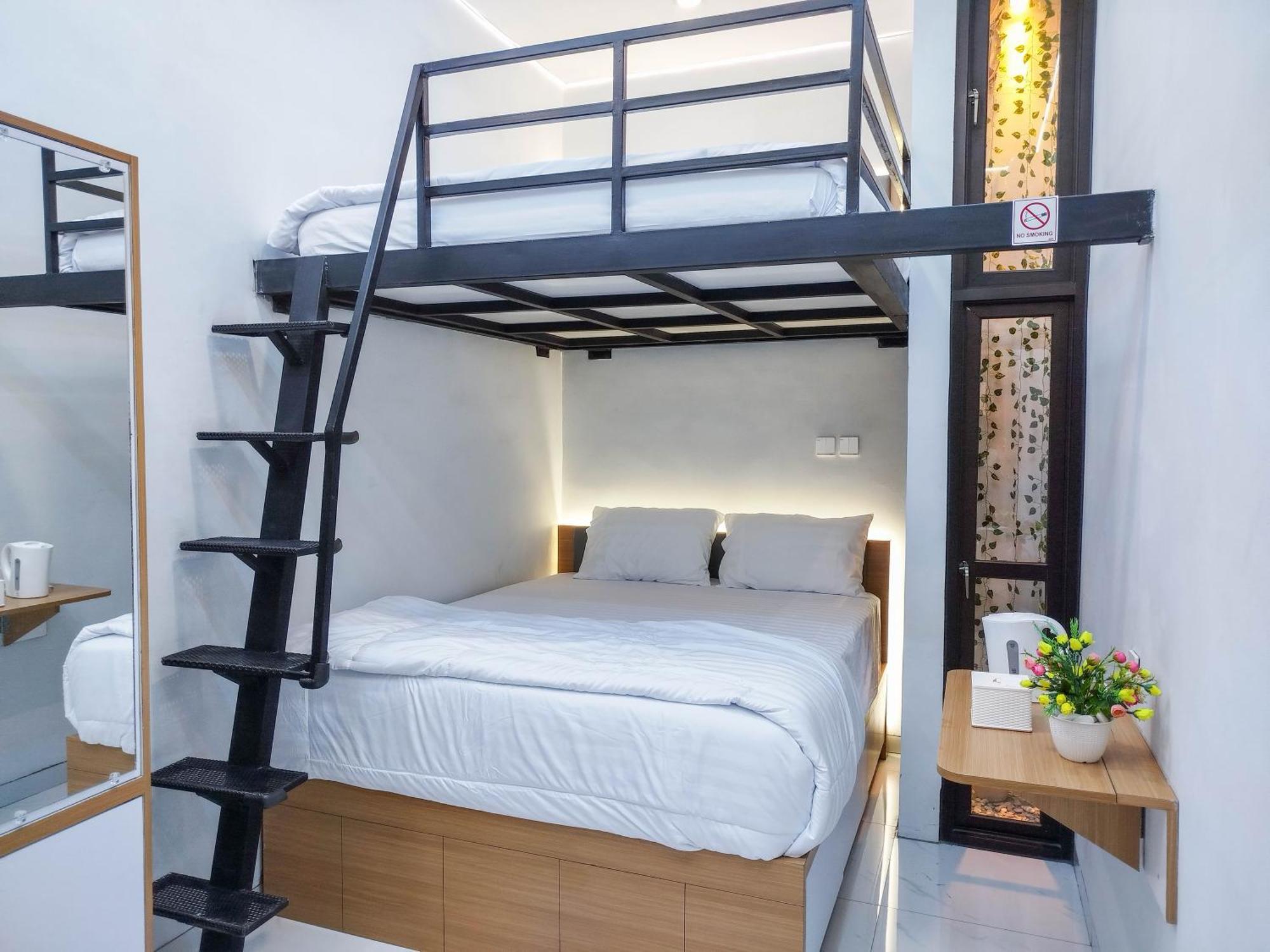 Laswi Syariah Guest House Бандунг Екстериор снимка