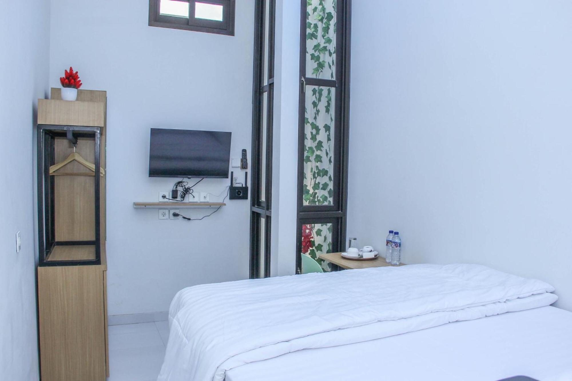 Laswi Syariah Guest House Бандунг Екстериор снимка