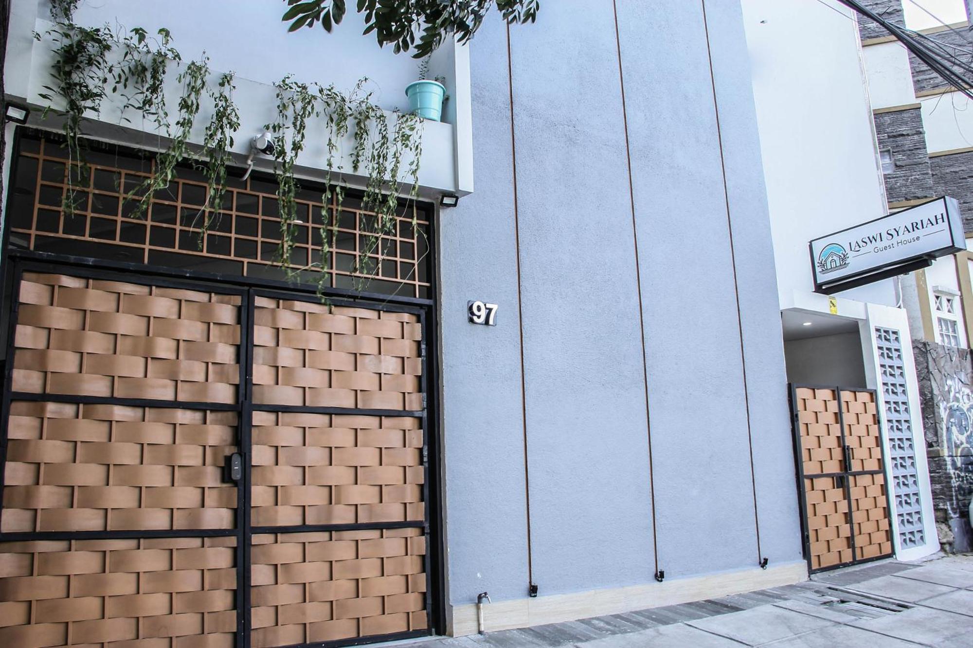 Laswi Syariah Guest House Бандунг Екстериор снимка