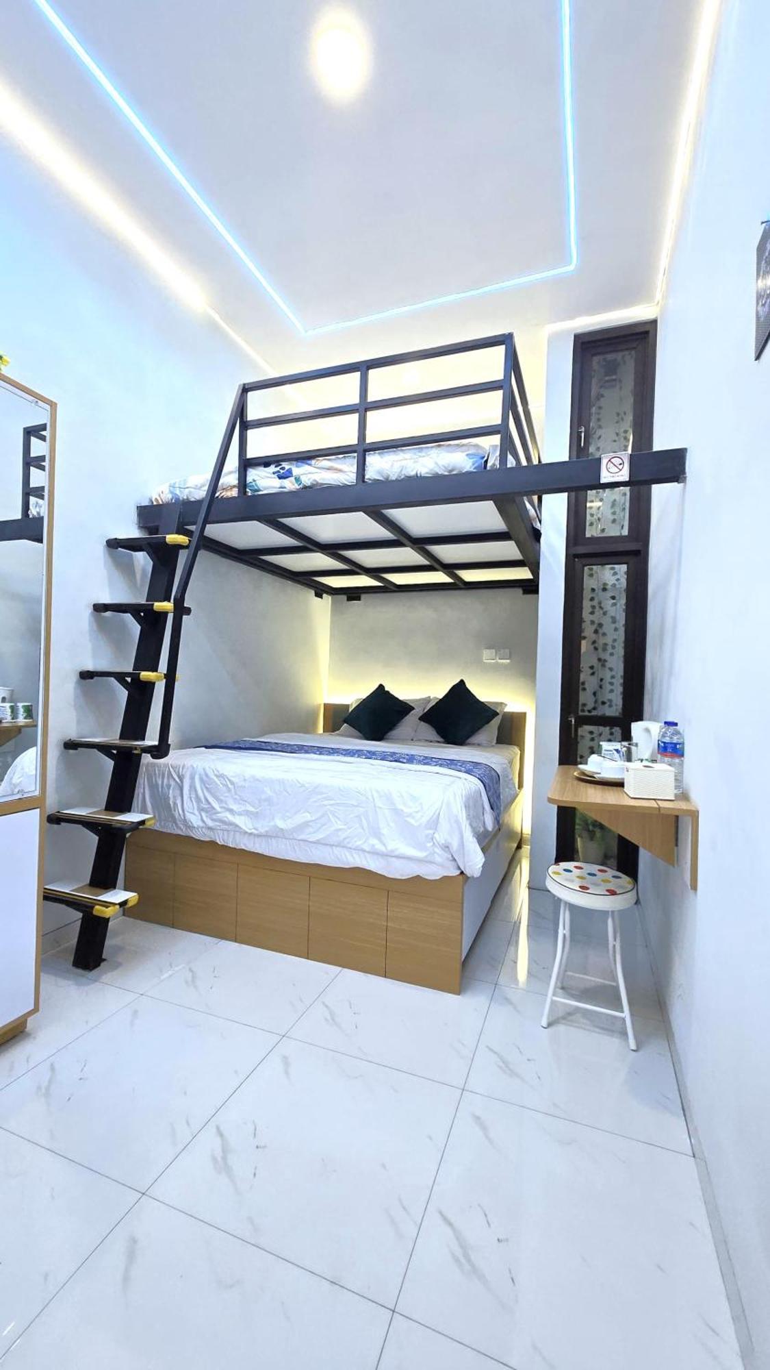 Laswi Syariah Guest House Бандунг Екстериор снимка