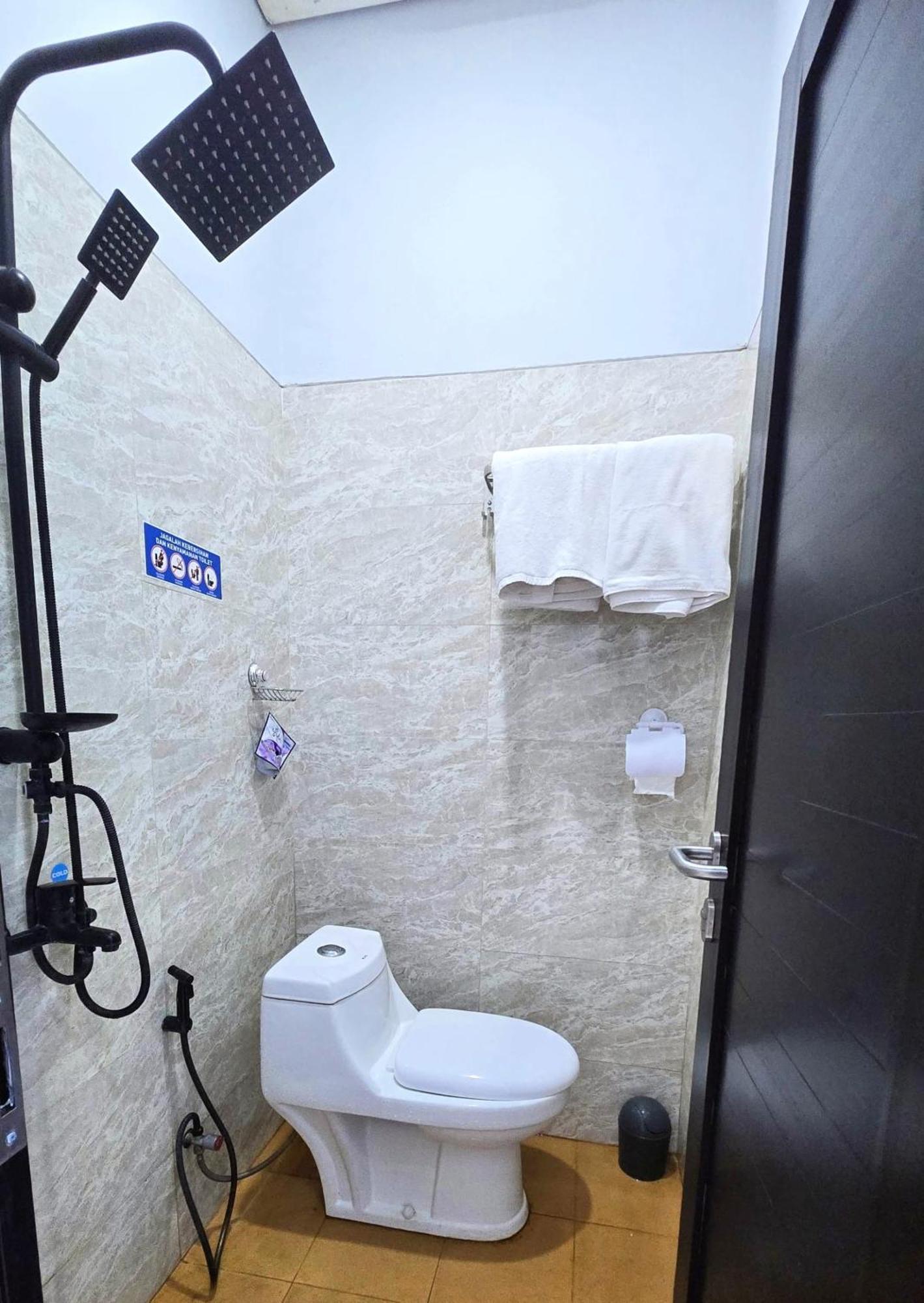 Laswi Syariah Guest House Бандунг Екстериор снимка